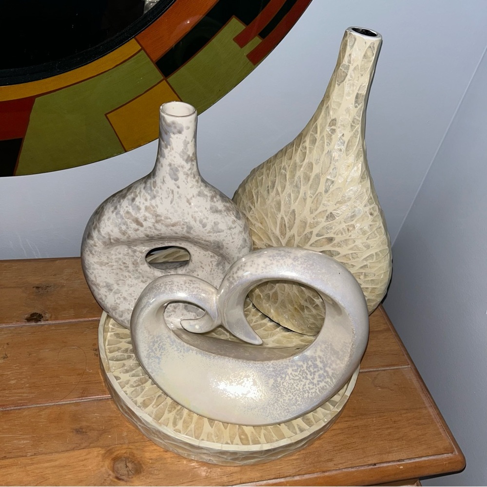 Fancy Vases Natural Color Nacar Set 4Pc
Excellent Condition - Picture 3 of 8